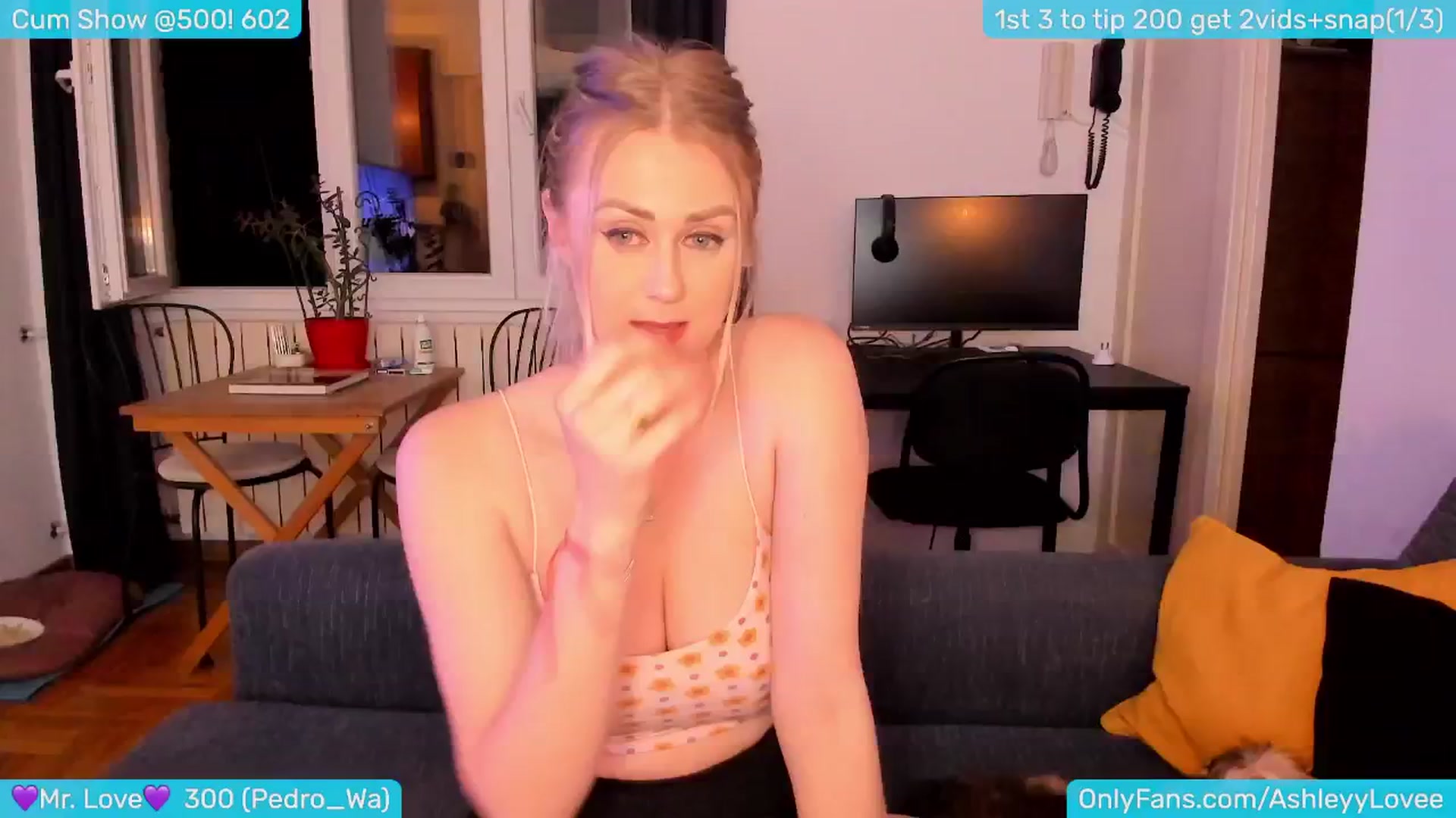 Gallery image thumbnail from AshleyLove's myfreecams stream on, 04/28/2024, 22:00 image 14 of 20