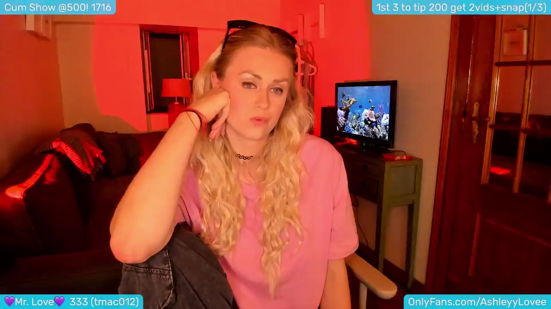 Gallery image thumbnail from AshleyLove's myfreecams stream on, 05/12/2024, 23:06 image 15 of 20