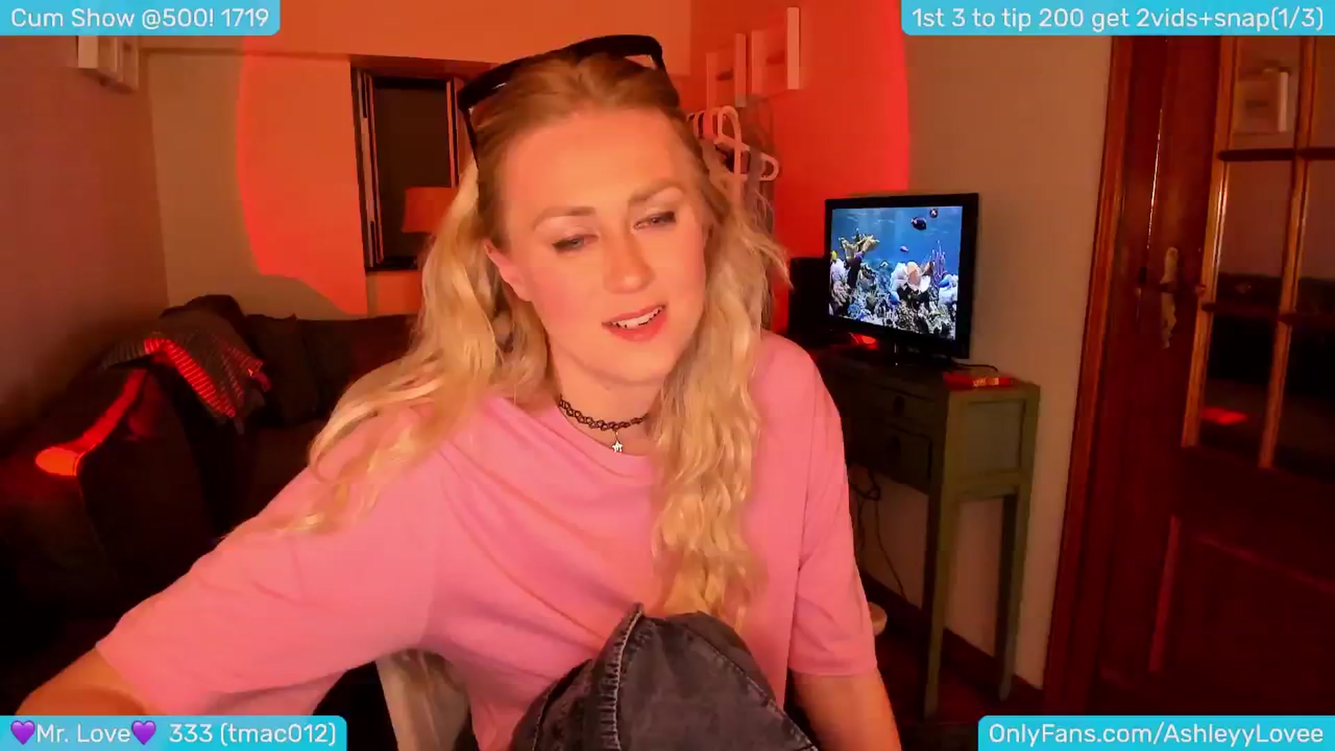 Gallery image thumbnail from AshleyLove's myfreecams stream on, 05/12/2024, 23:06 image 14 of 20