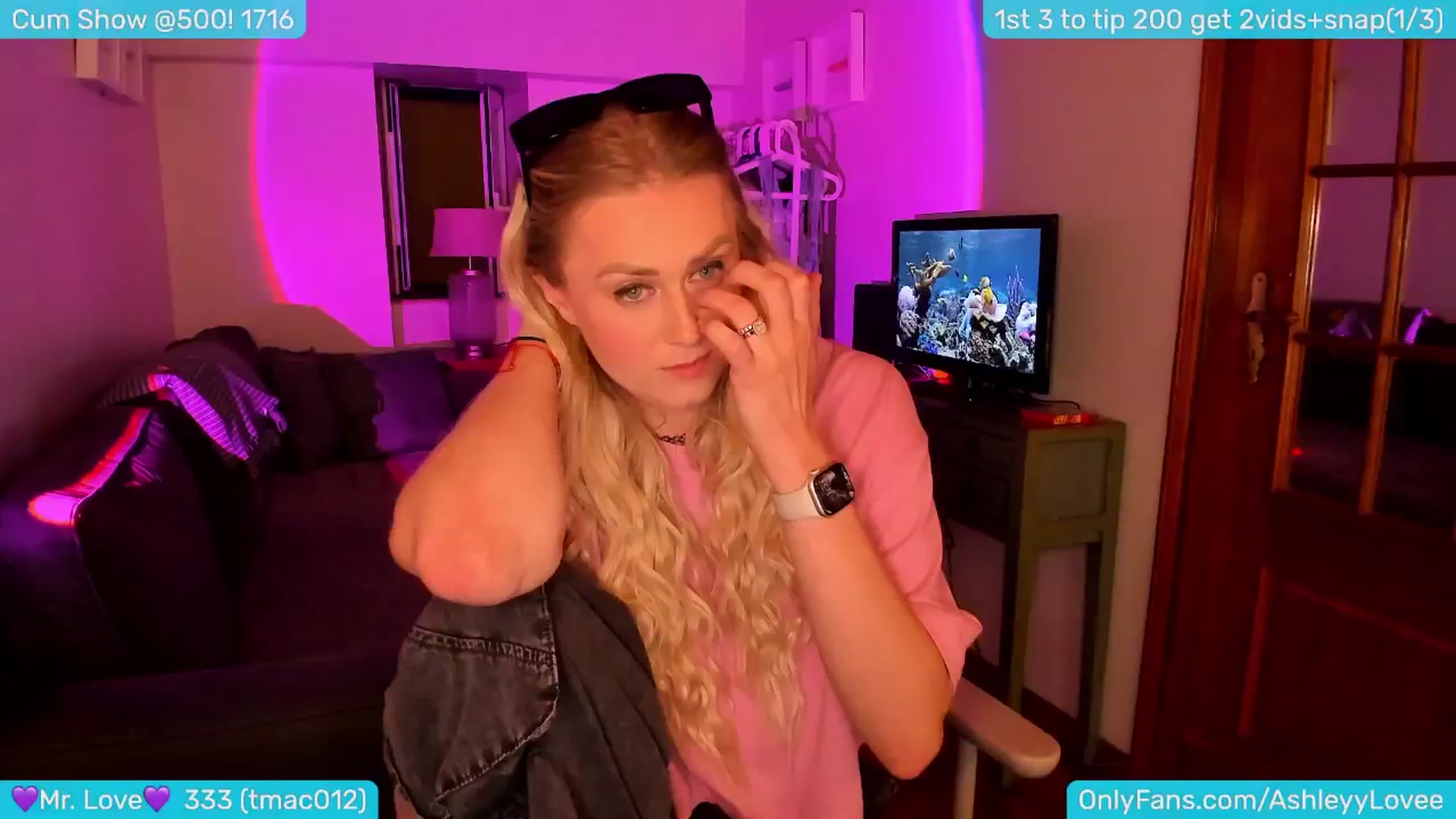 Gallery image thumbnail from AshleyLove's myfreecams stream on, 05/12/2024, 23:06 image 16 of 20