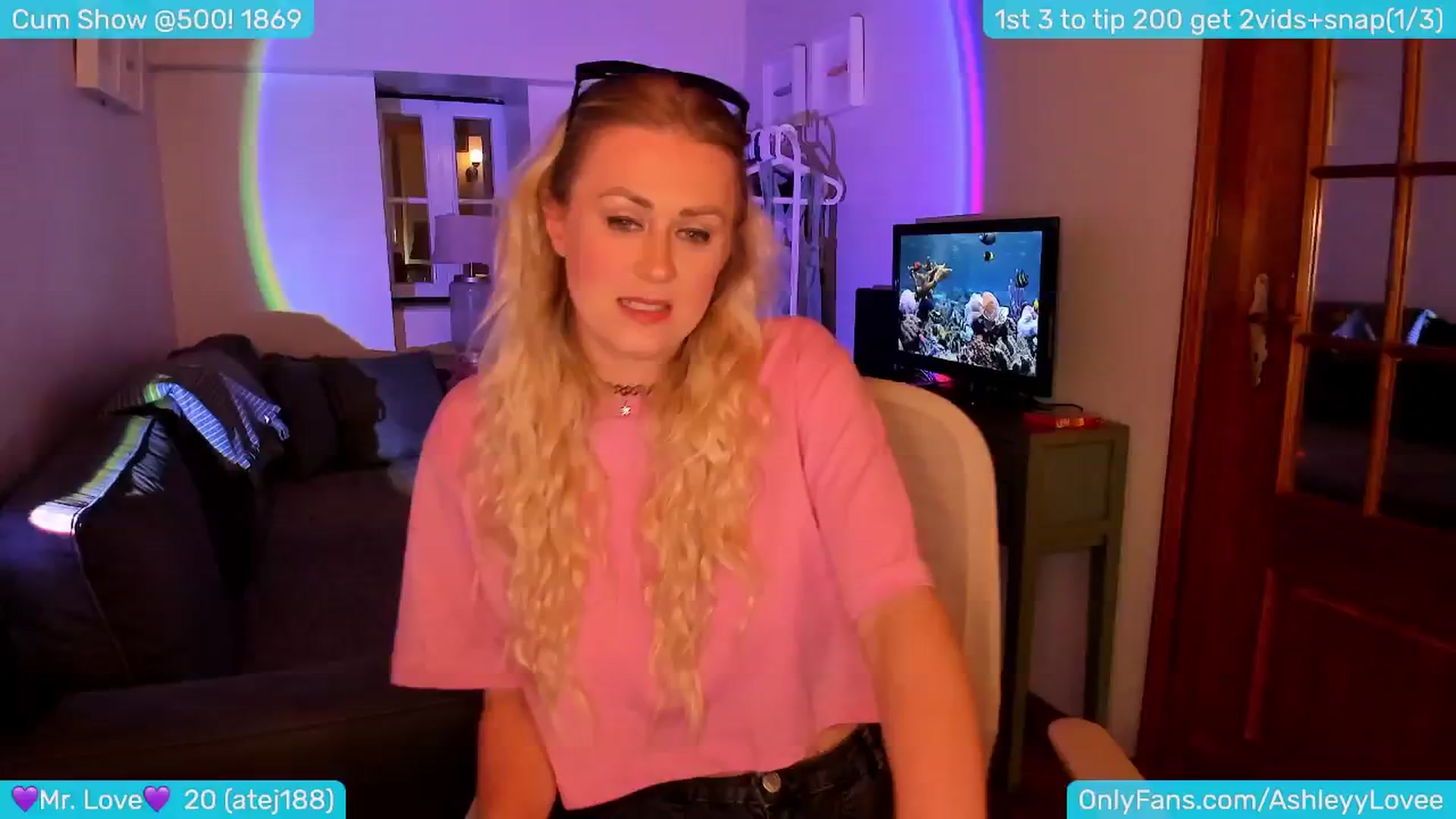 Gallery image thumbnail from AshleyLove's myfreecams stream on, 05/12/2024, 23:06 image 1 of 20