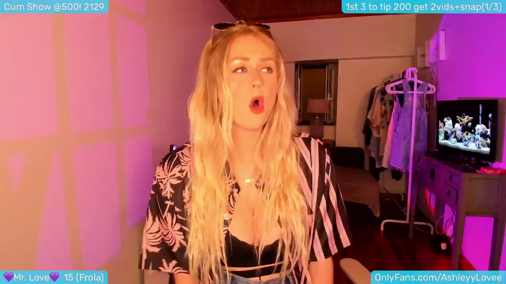 Gallery image thumbnail from AshleyLove's myfreecams stream on, 05/19/2024, 21:29 image 16 of 20
