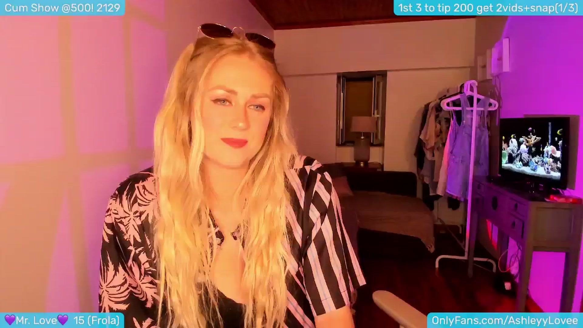 Gallery image thumbnail from AshleyLove's myfreecams stream on, 05/19/2024, 21:29 image 18 of 20