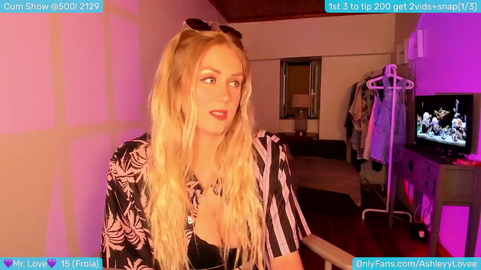 Gallery image thumbnail from AshleyLove's myfreecams stream on, 05/19/2024, 21:29 image 15 of 20