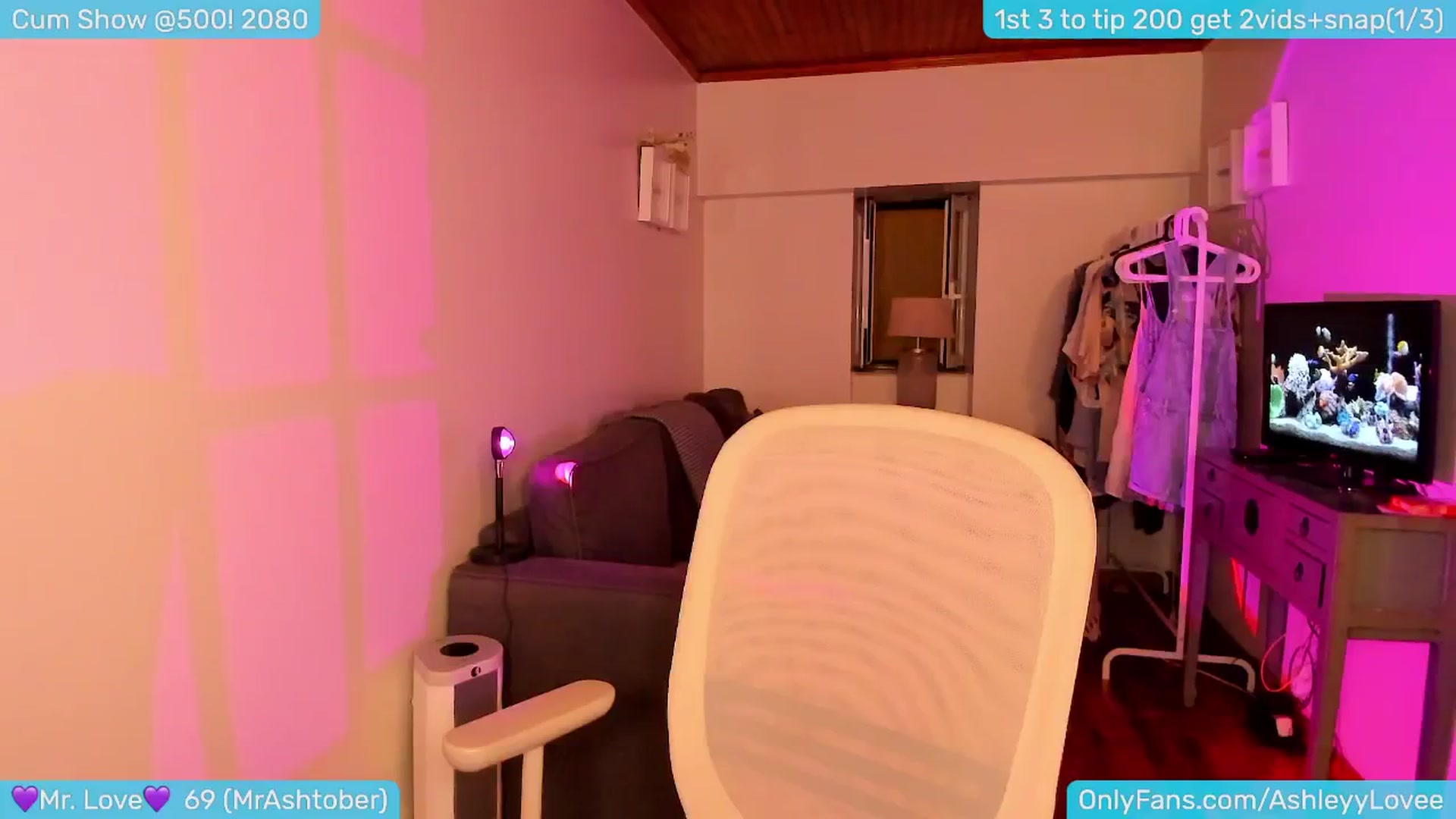 Gallery image thumbnail from AshleyLove's myfreecams stream on, 05/19/2024, 22:01 image 19 of 20