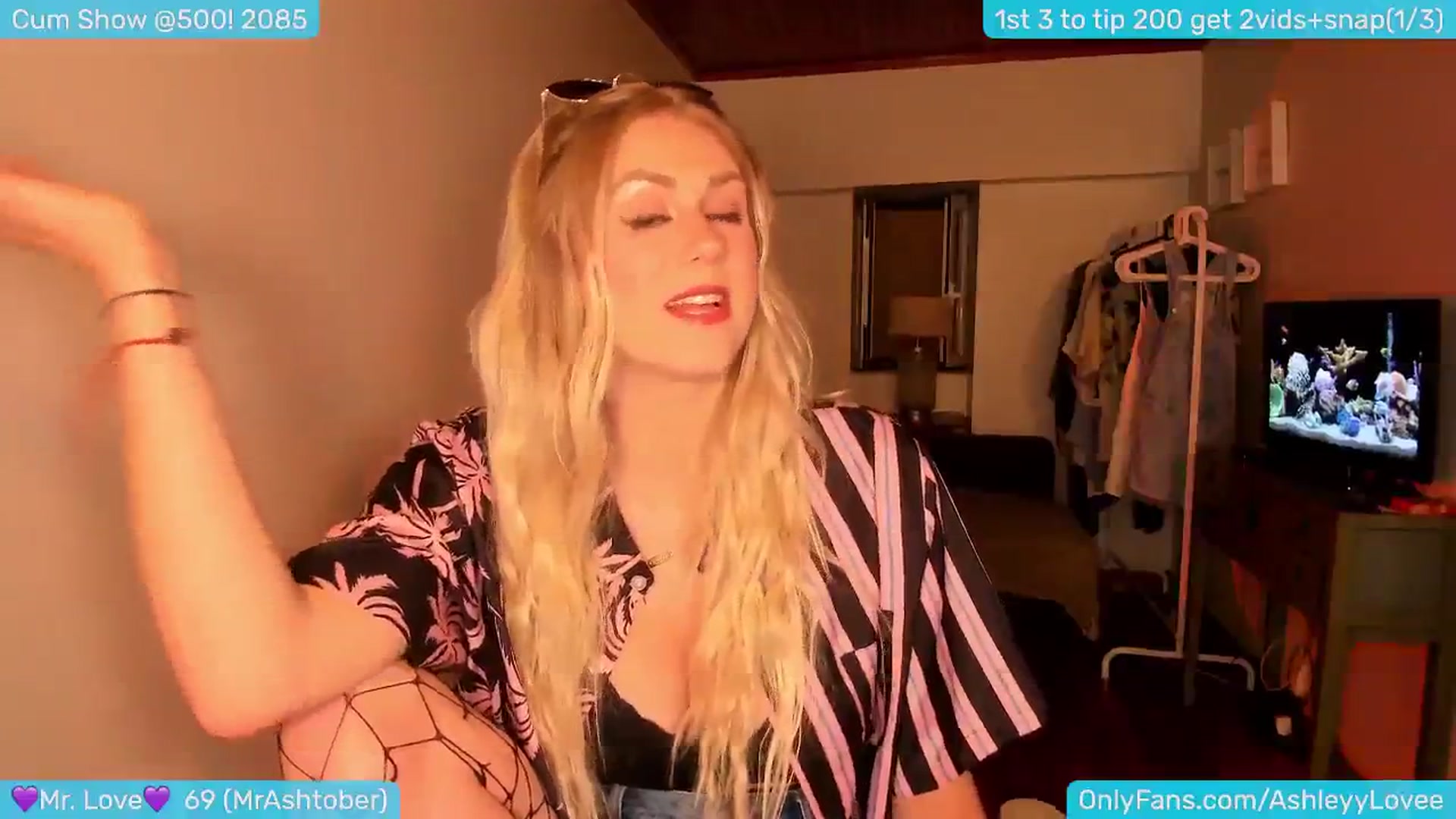 Gallery image thumbnail from AshleyLove's myfreecams stream on, 05/19/2024, 22:01 image 10 of 20