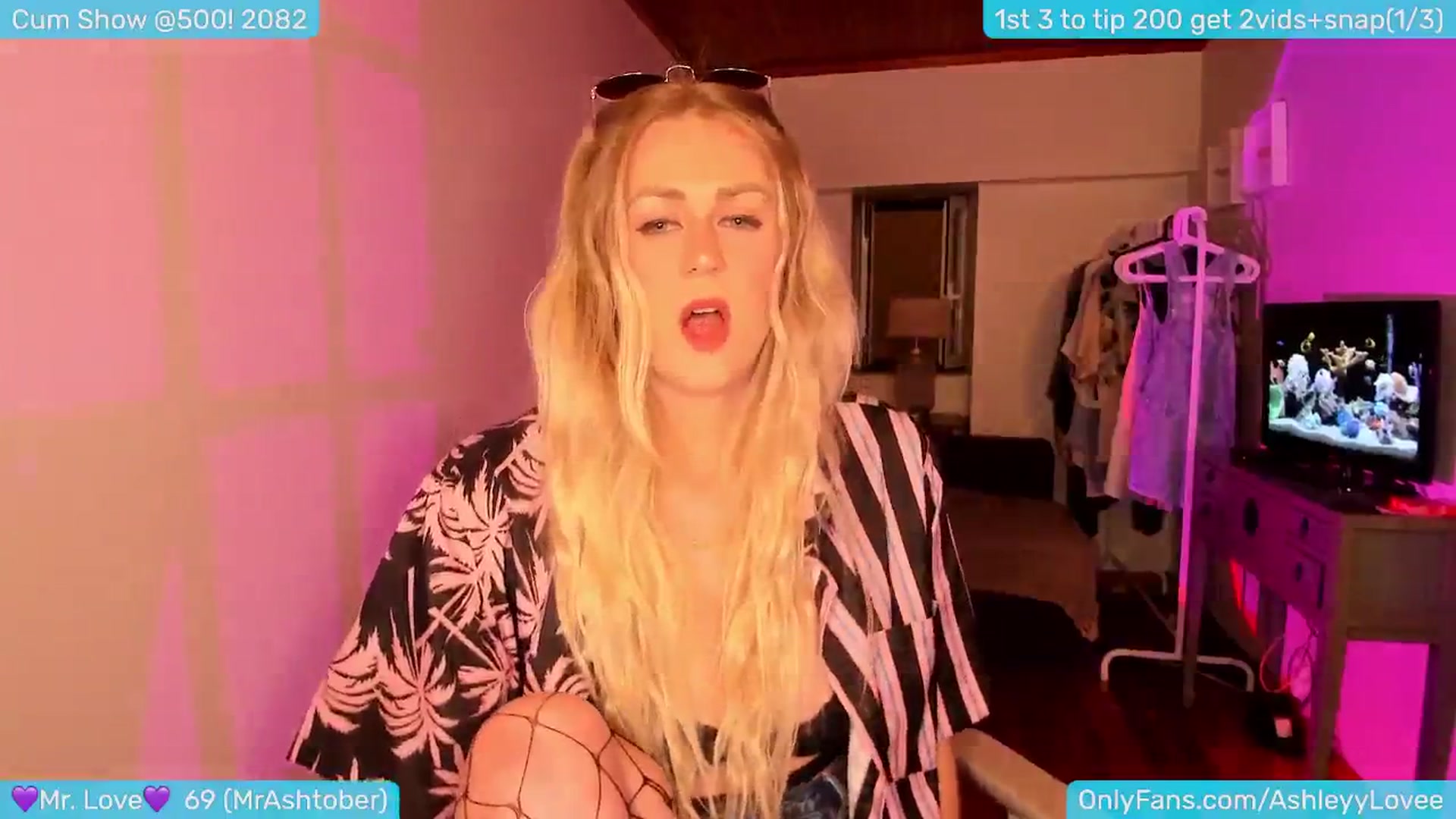 Gallery image thumbnail from AshleyLove's myfreecams stream on, 05/19/2024, 22:01 image 18 of 20