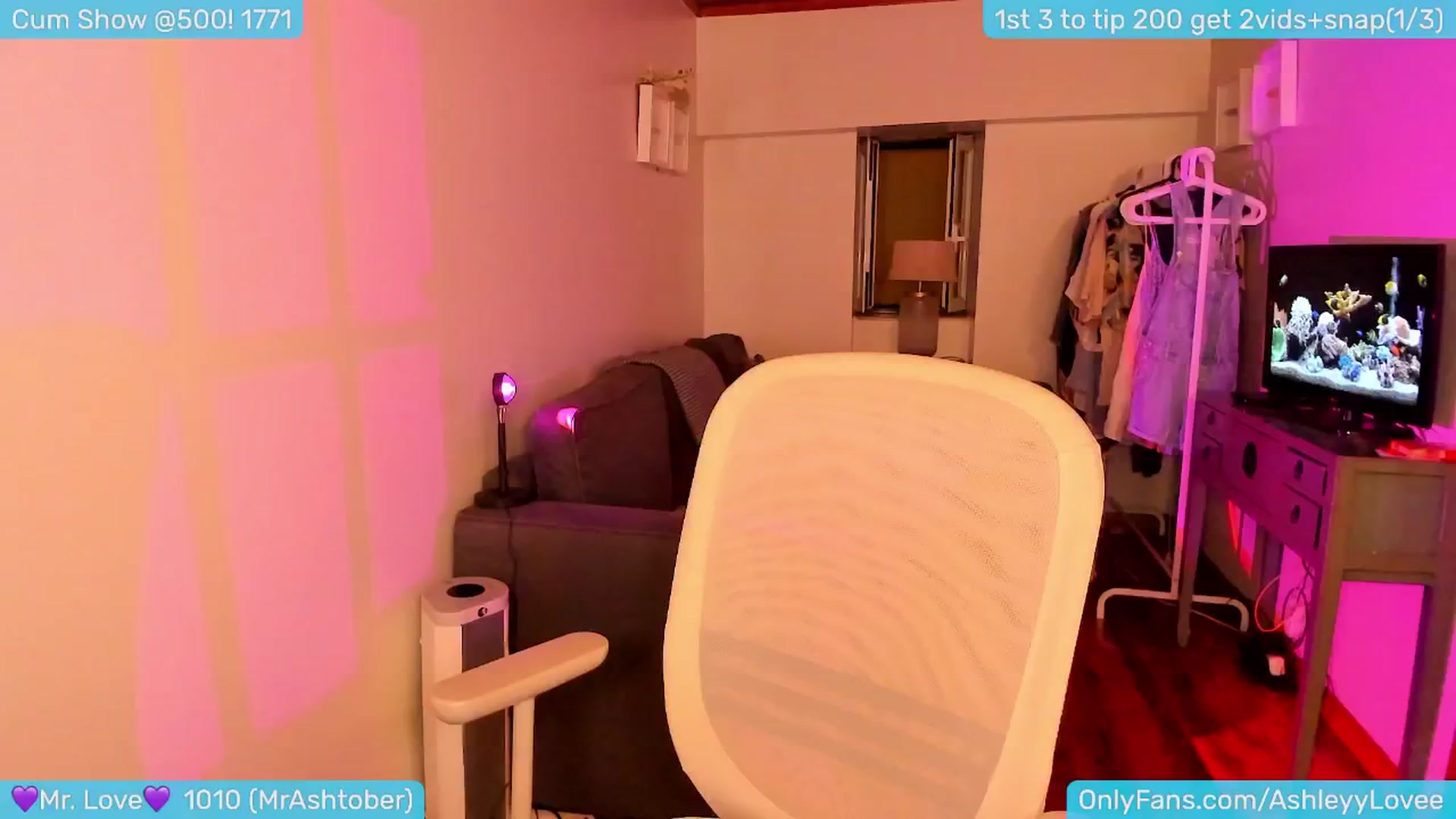 Gallery image thumbnail from AshleyLove's myfreecams stream on, 05/19/2024, 23:03 image 16 of 20