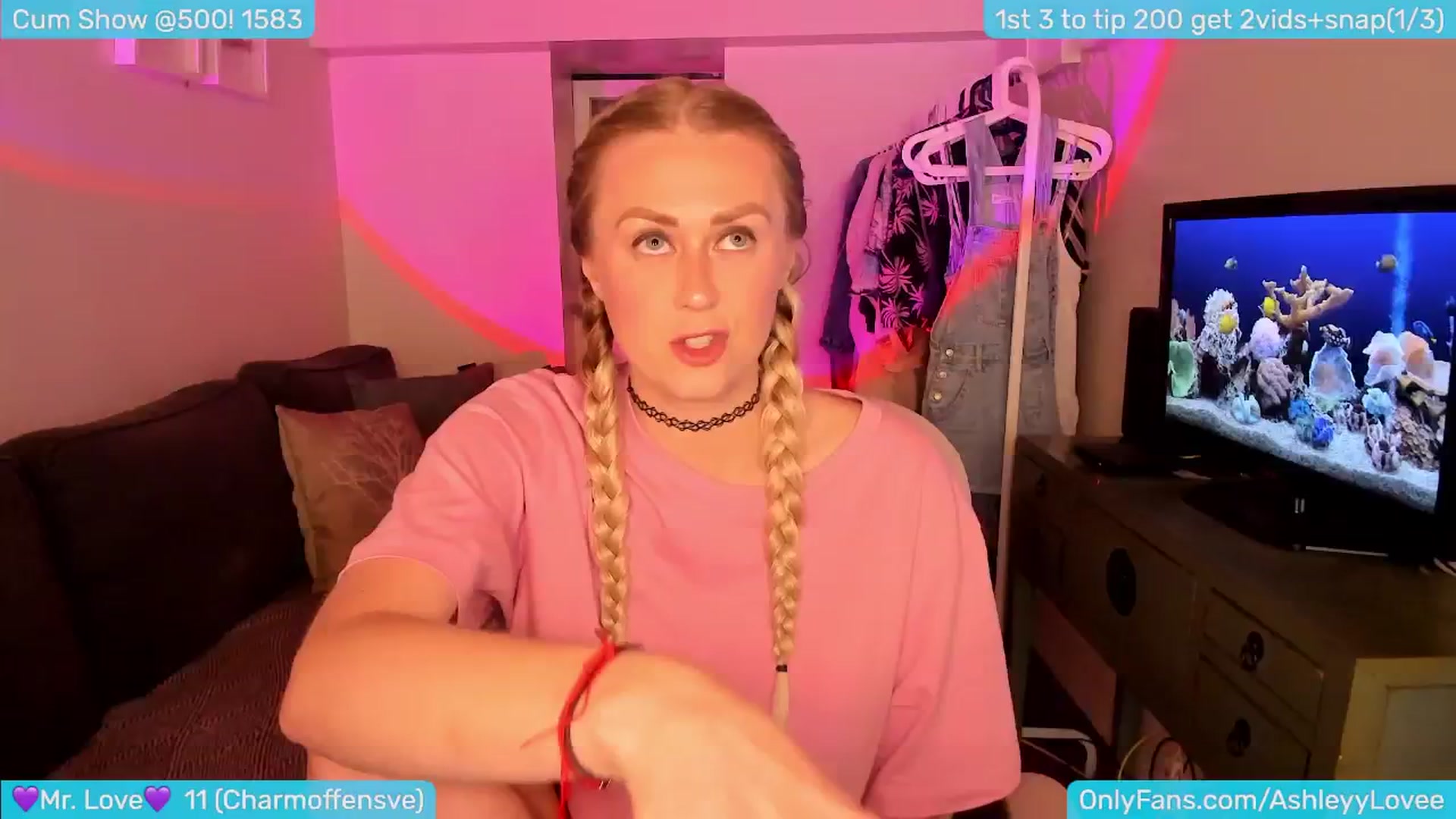 Gallery image thumbnail from AshleyLove's myfreecams stream on, 05/21/2024, 24:05 image 4 of 20