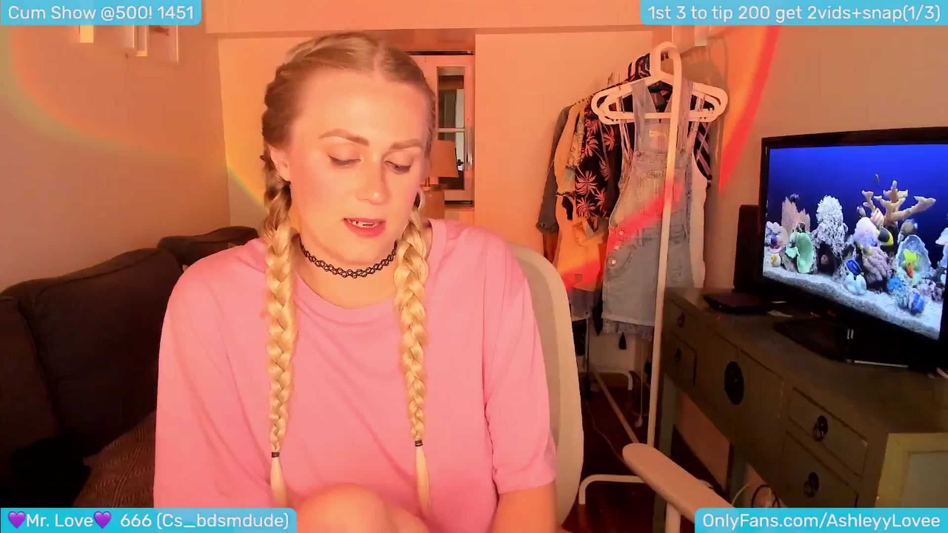 Gallery image thumbnail from AshleyLove's myfreecams stream on, 05/21/2024, 24:05 image 16 of 20