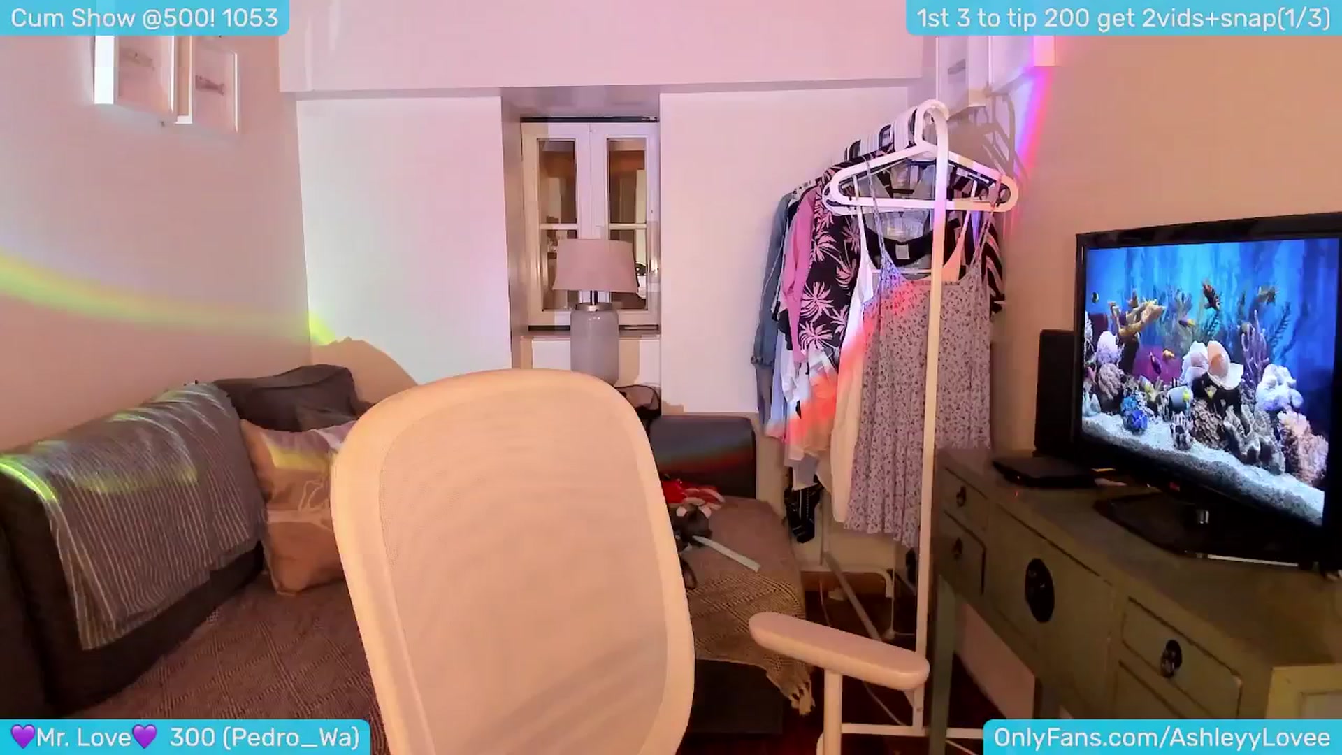 Gallery image thumbnail from AshleyLove's myfreecams stream on, 05/22/2024, 24:25 image 9 of 20