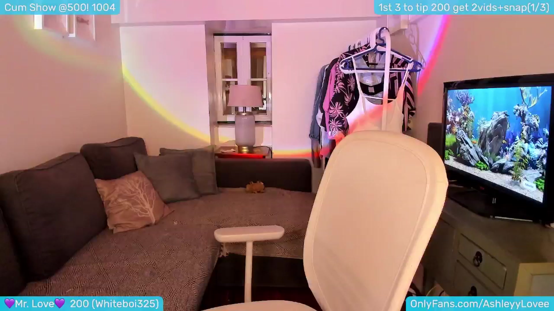 Gallery image thumbnail from AshleyLove's myfreecams stream on, 05/22/2024, 23:53 image 4 of 20