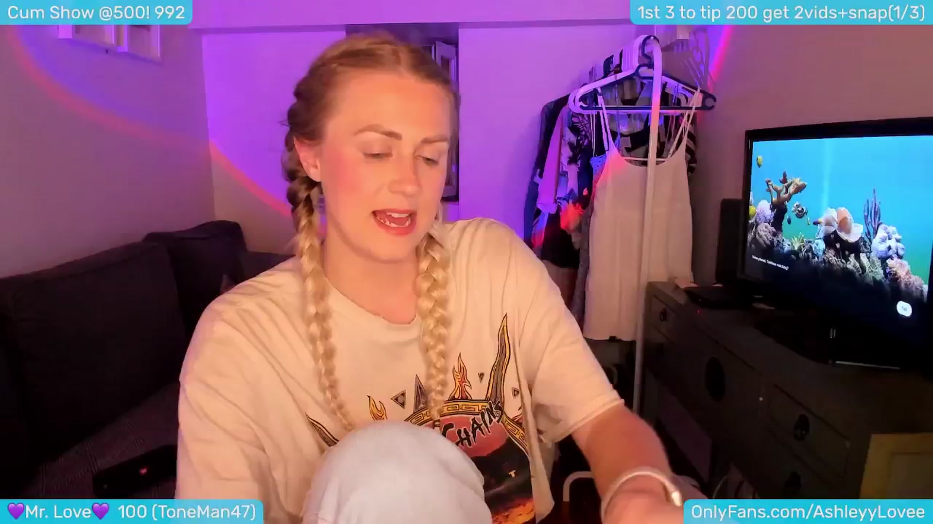 Gallery image thumbnail from AshleyLove's myfreecams stream on, 05/25/2024, 24:11 image 10 of 20