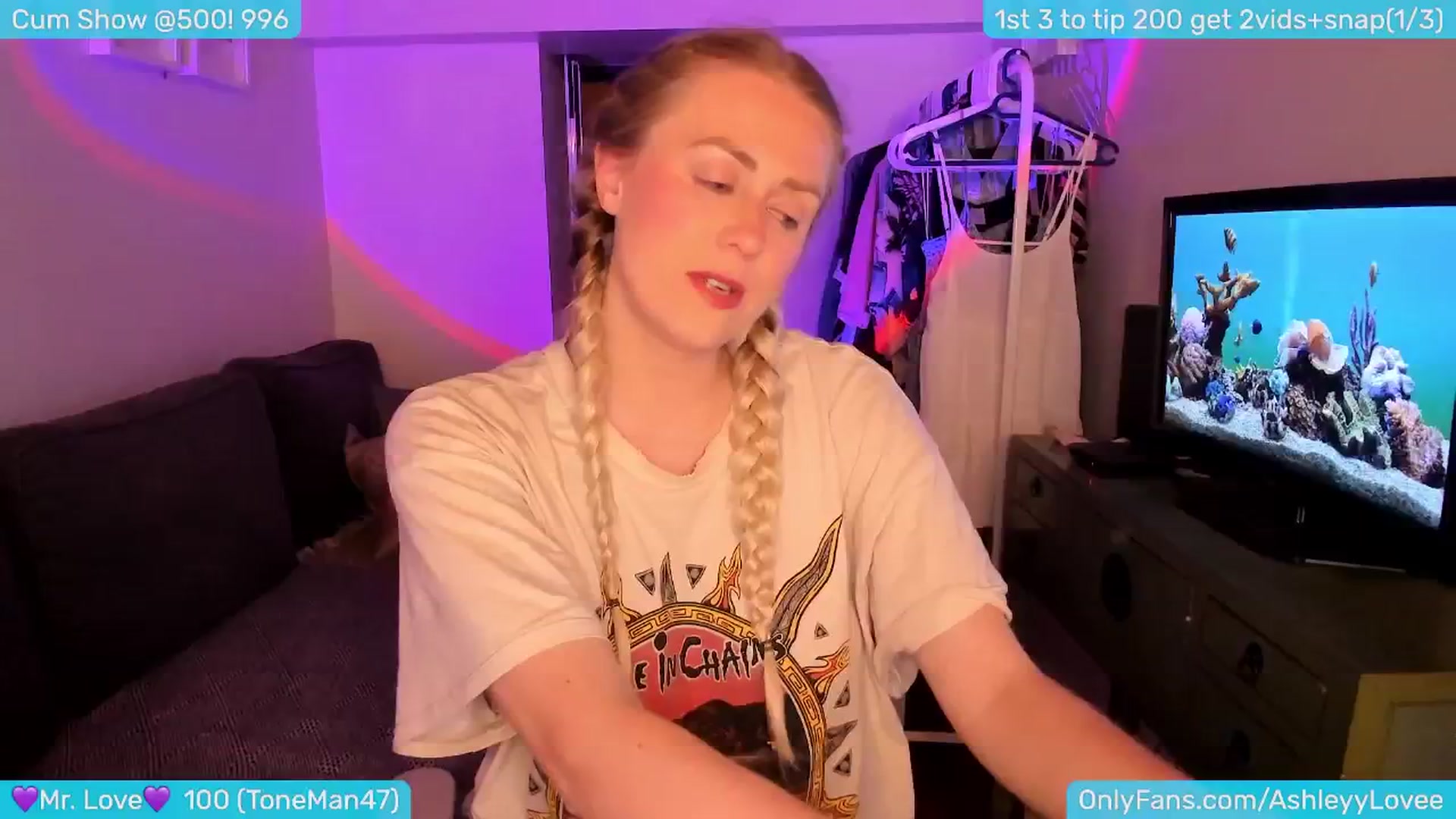 Gallery image thumbnail from AshleyLove's myfreecams stream on, 05/25/2024, 24:11 image 1 of 20