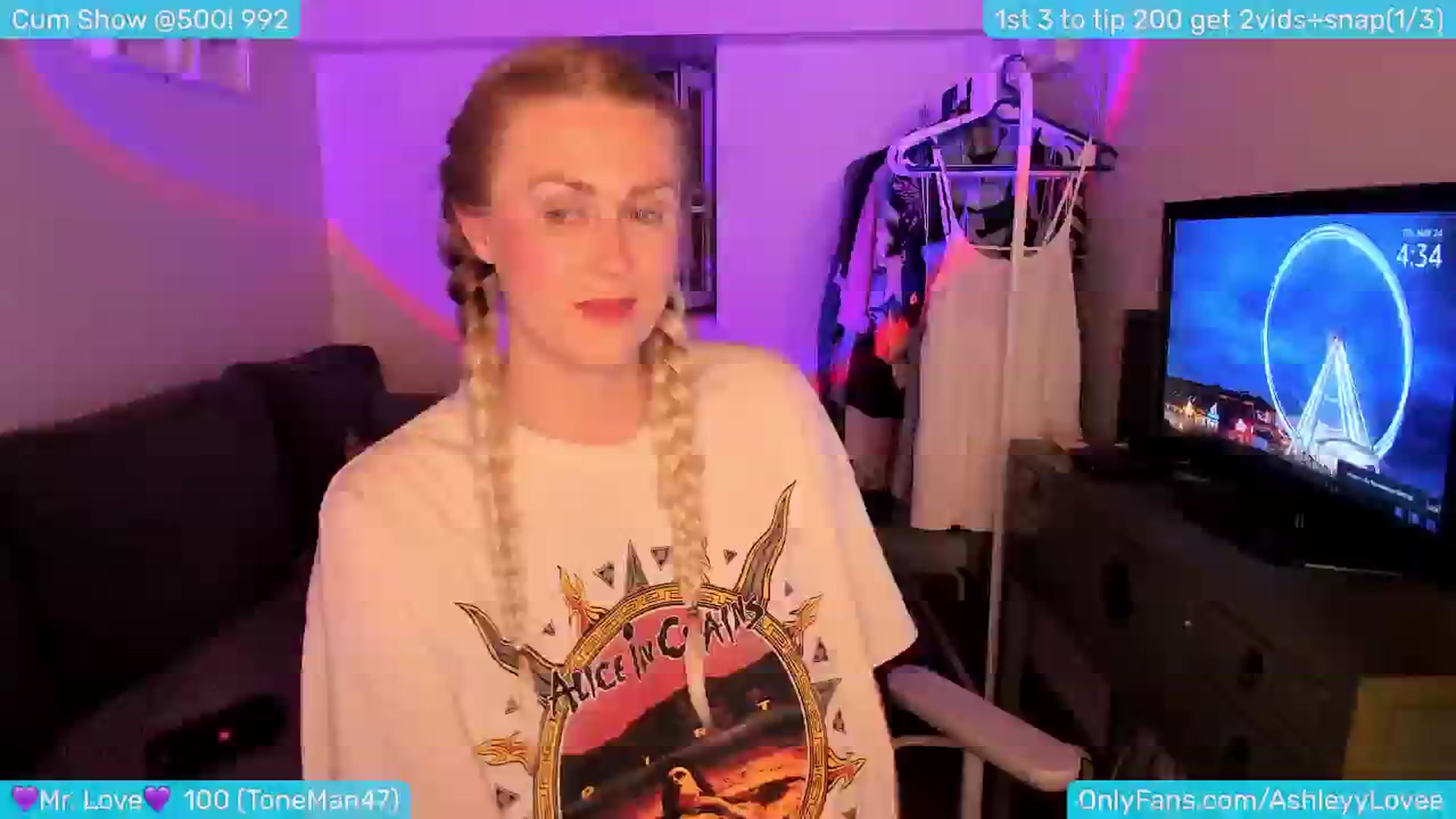 Gallery image thumbnail from AshleyLove's myfreecams stream on, 05/25/2024, 24:11 image 11 of 20