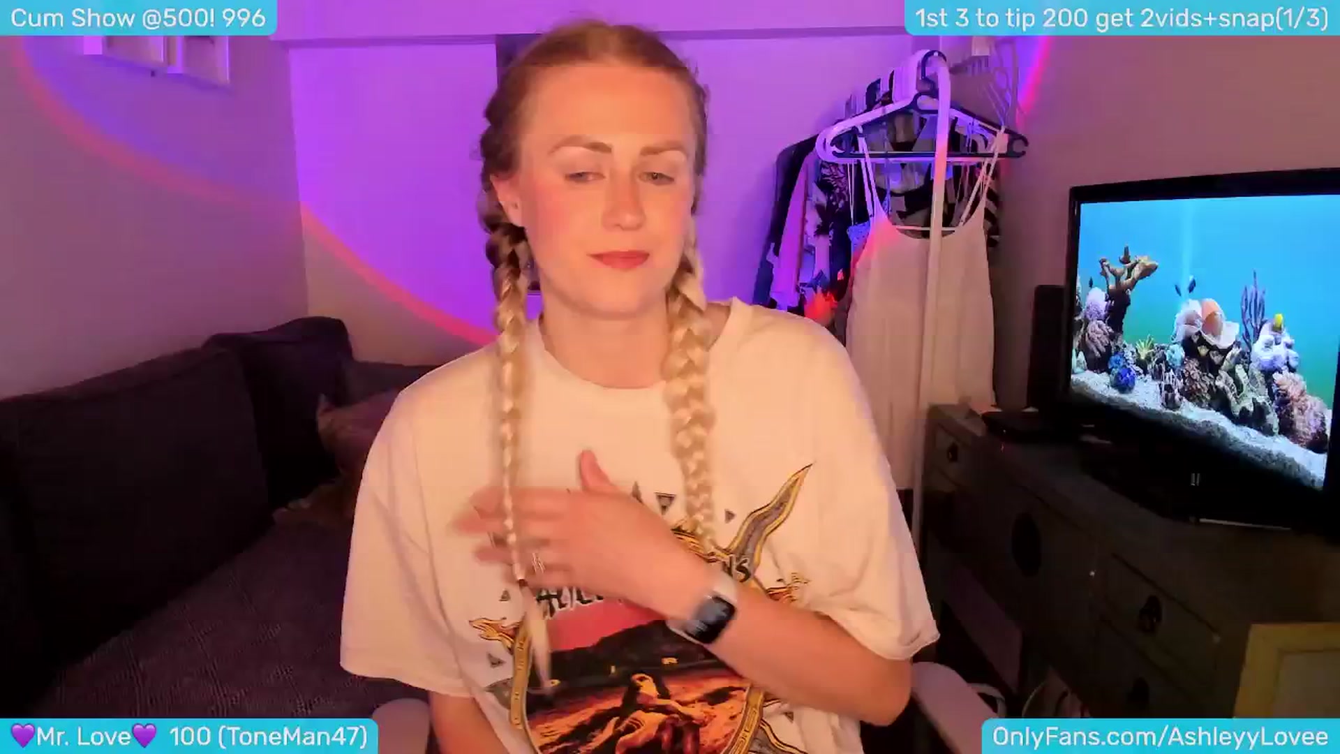 Gallery image thumbnail from AshleyLove's myfreecams stream on, 05/25/2024, 24:11 image 4 of 20