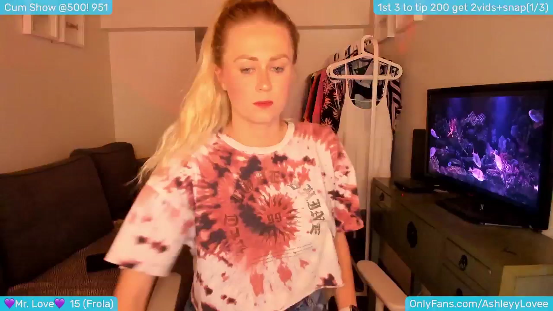 Gallery image thumbnail from AshleyLove's myfreecams stream on, 05/27/2024, 21:41 image 4 of 20