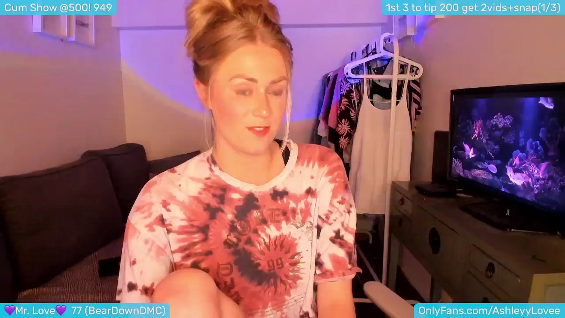 Gallery image thumbnail from AshleyLove's myfreecams stream on, 05/28/2024, 24:35 image 12 of 20