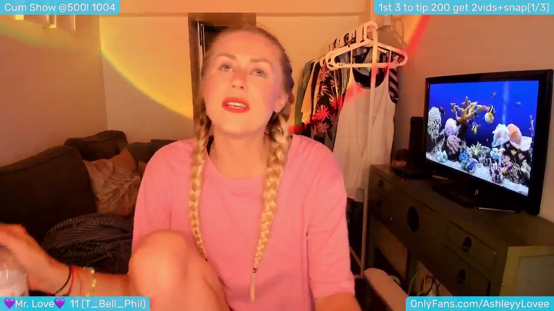 Gallery image thumbnail from AshleyLove's myfreecams stream on, 05/29/2024, 21:28 image 14 of 20