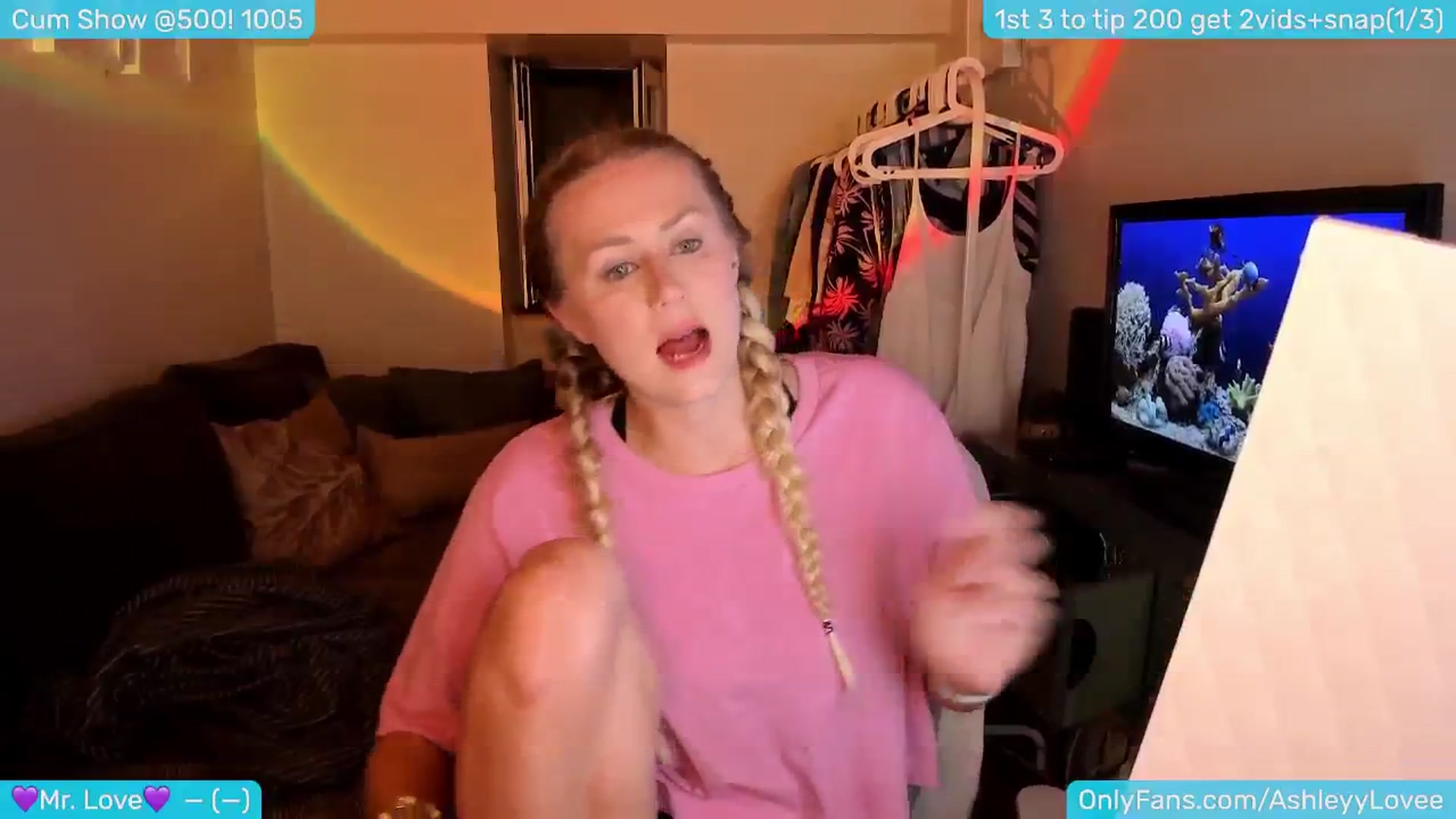Gallery image thumbnail from AshleyLove's myfreecams stream on, 05/29/2024, 21:28 image 7 of 20