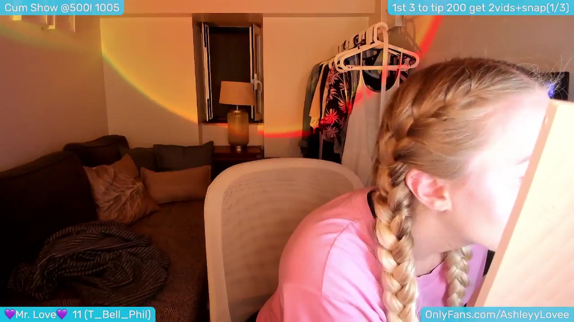 Gallery image thumbnail from AshleyLove's myfreecams stream on, 05/29/2024, 21:28 image 12 of 20