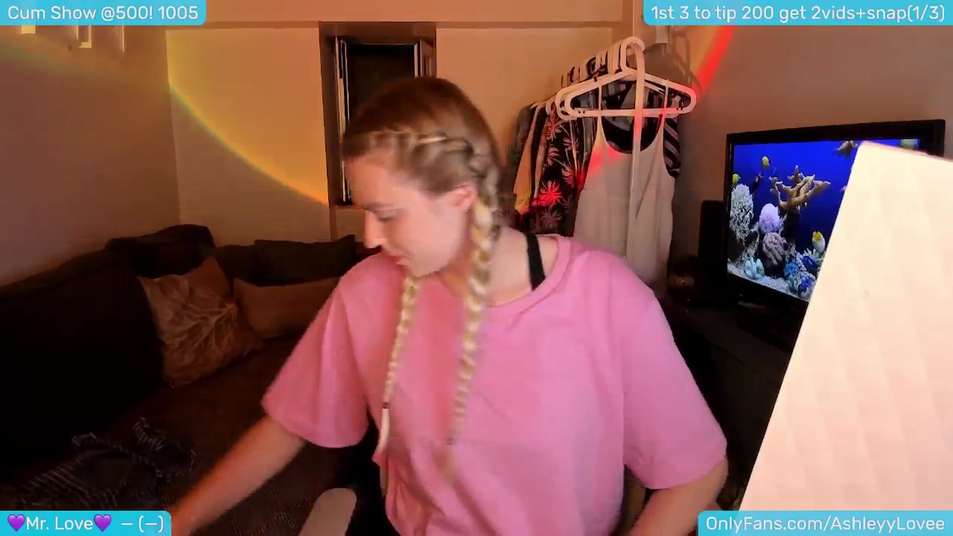 Gallery image thumbnail from AshleyLove's myfreecams stream on, 05/29/2024, 21:28 image 3 of 20