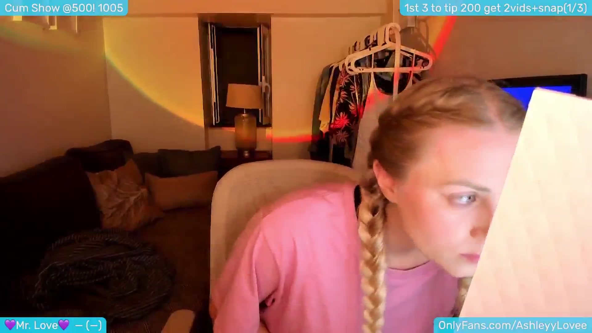 Gallery image thumbnail from AshleyLove's myfreecams stream on, 05/29/2024, 21:28 image 6 of 20