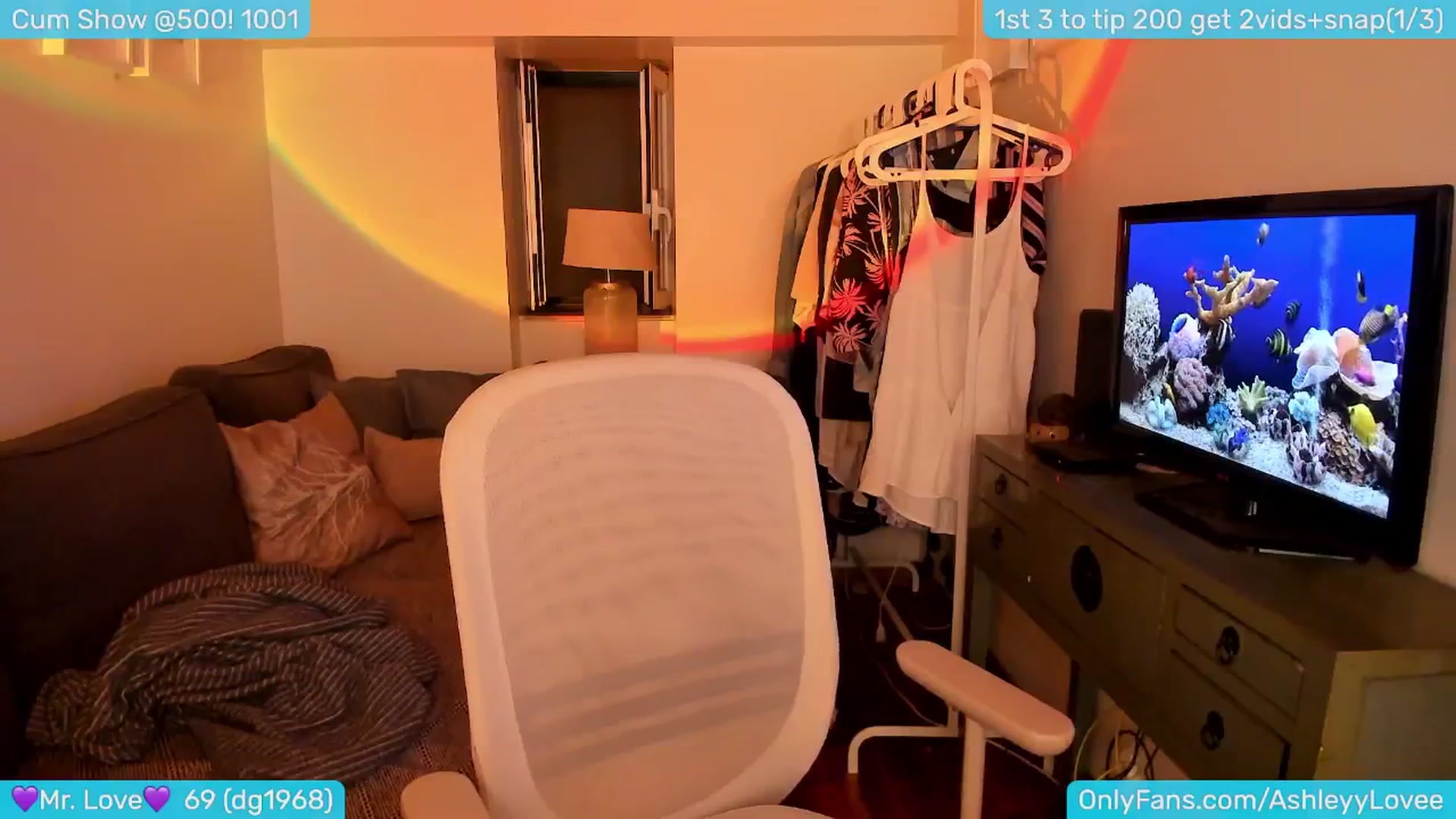 Gallery image thumbnail from AshleyLove's myfreecams stream on, 05/29/2024, 21:28 image 18 of 20