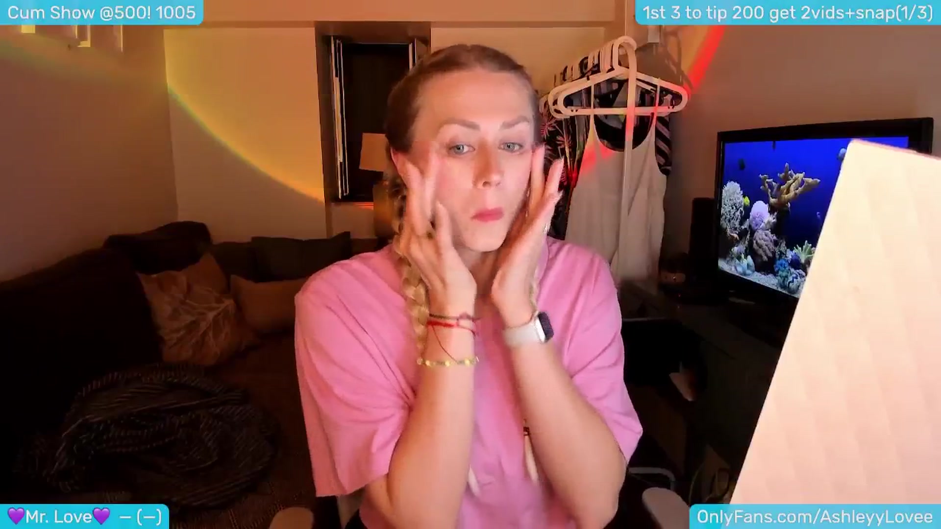 Gallery image thumbnail from AshleyLove's myfreecams stream on, 05/29/2024, 21:28 image 4 of 20