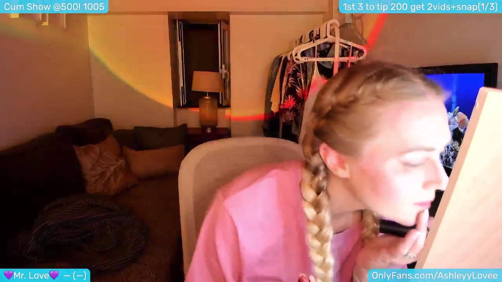 Gallery image thumbnail from AshleyLove's myfreecams stream on, 05/29/2024, 21:28 image 11 of 20