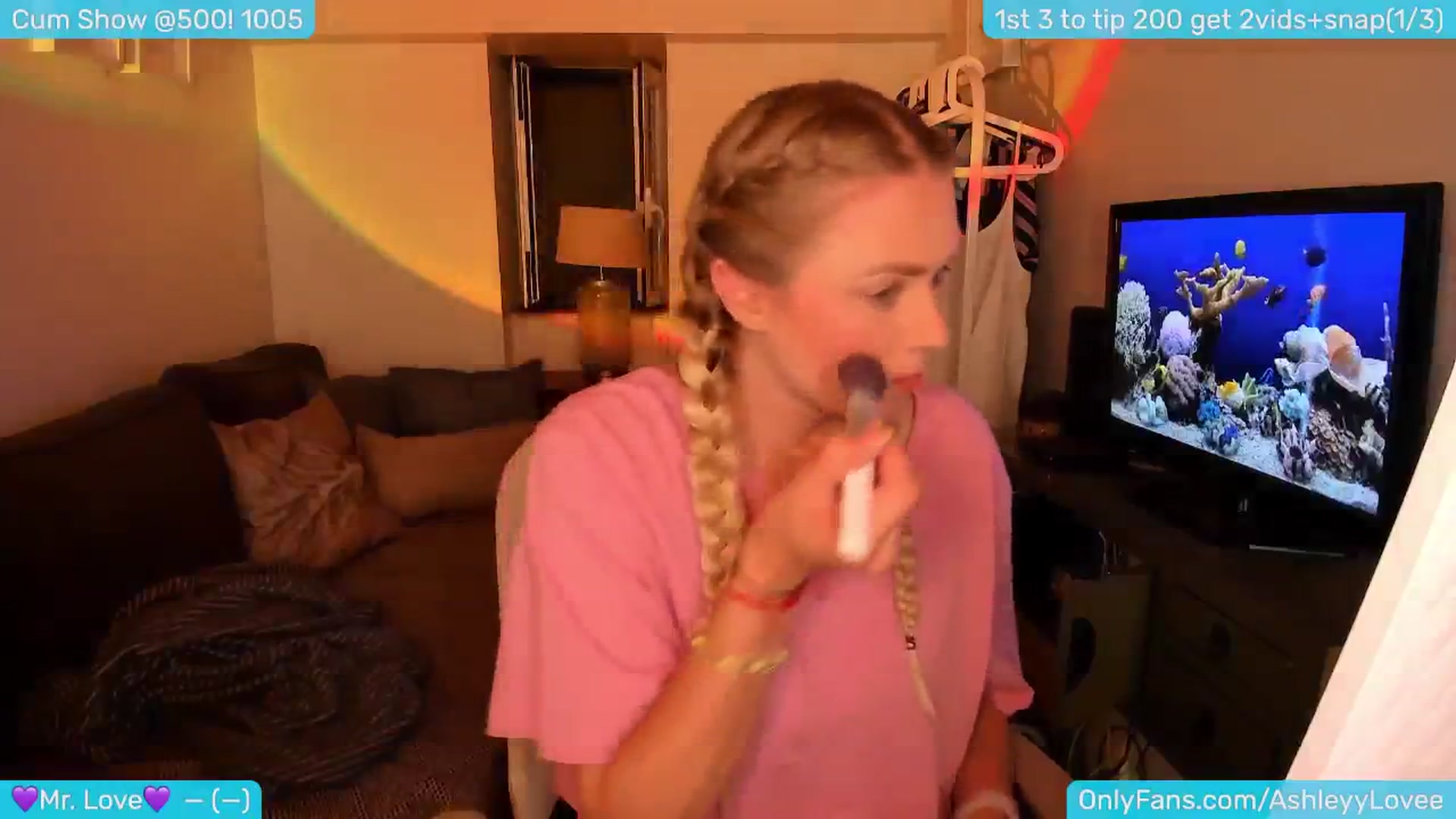 Gallery image thumbnail from AshleyLove's myfreecams stream on, 05/29/2024, 21:28 image 10 of 20