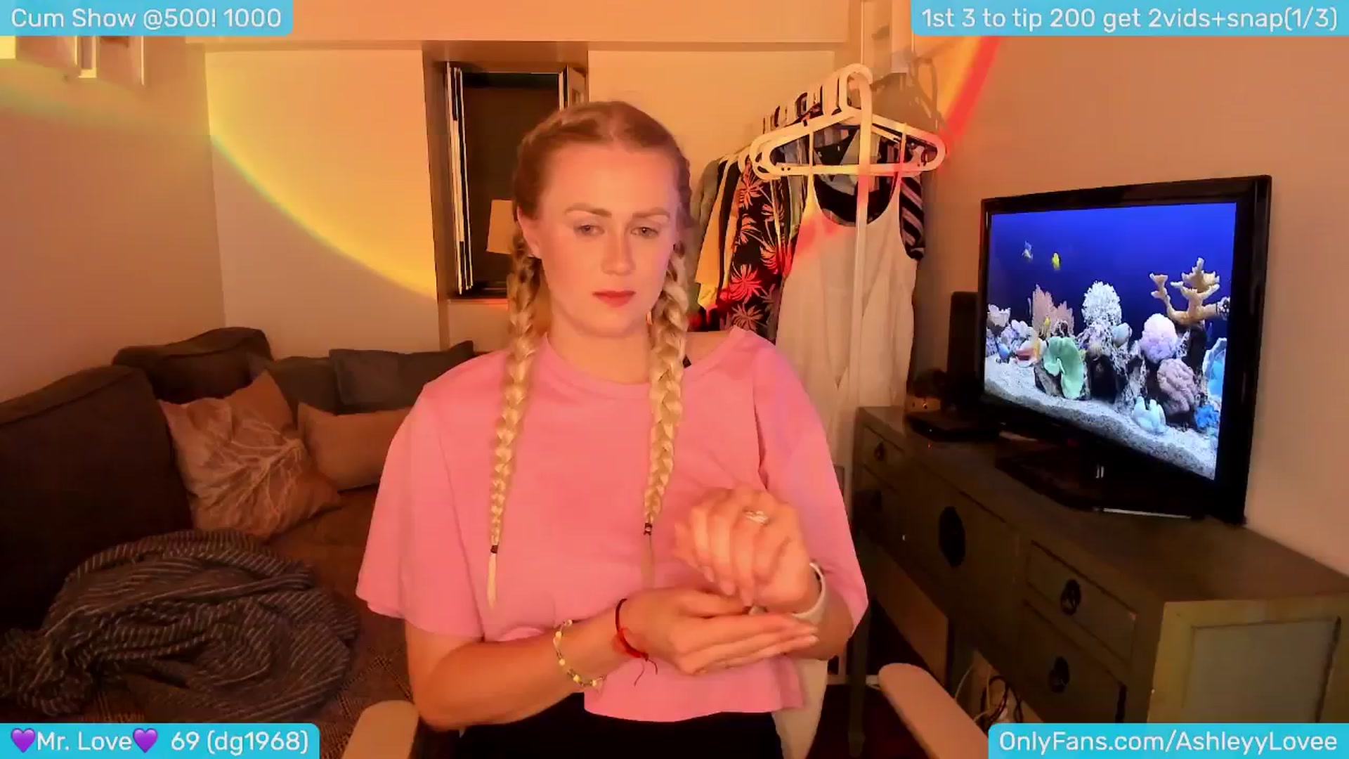 Gallery image thumbnail from AshleyLove's myfreecams stream on, 05/29/2024, 23:07 image 8 of 20