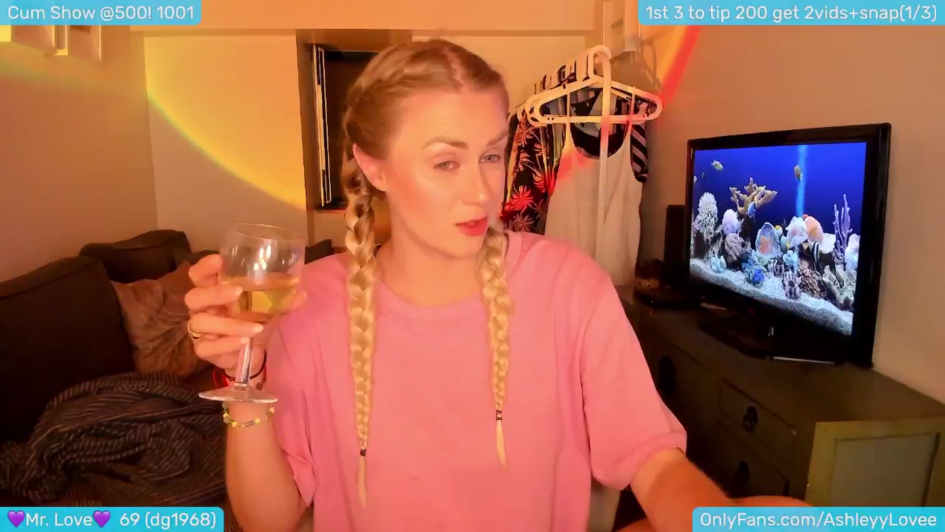 Gallery image thumbnail from AshleyLove's myfreecams stream on, 05/29/2024, 23:07 image 15 of 20