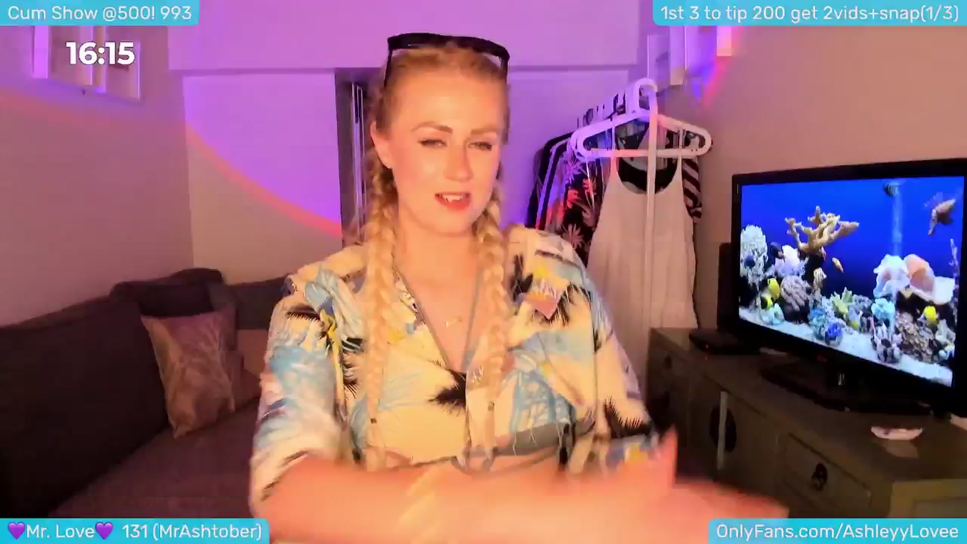 Gallery image thumbnail from AshleyLove's myfreecams stream on, 05/31/2024, 24:06 image 17 of 20