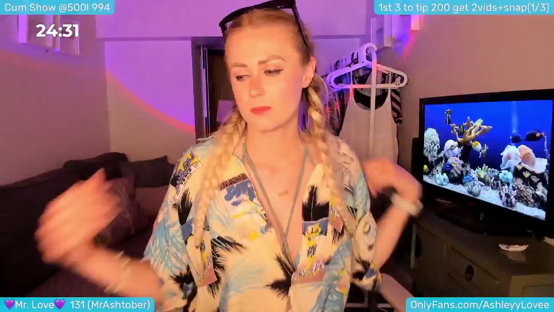 Gallery image thumbnail from AshleyLove's myfreecams stream on, 05/31/2024, 24:06 image 15 of 20