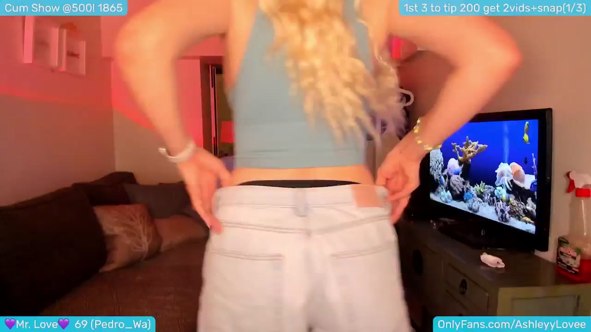 Gallery image thumbnail from AshleyLove's myfreecams stream on, 06/01/2024, 22:30 image 17 of 20