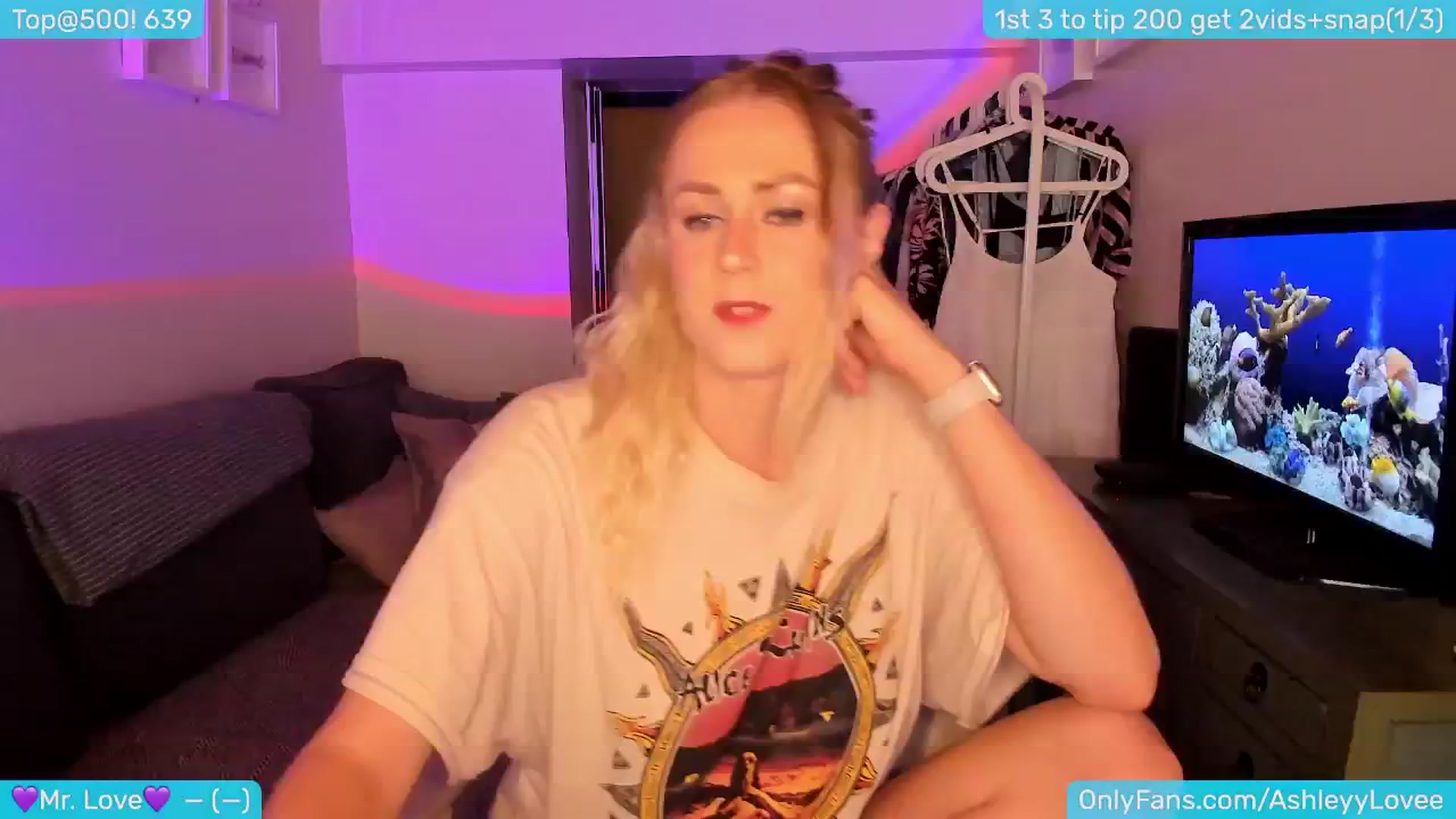 Gallery image thumbnail from AshleyLove's myfreecams stream on, 06/03/2024, 23:48 image 1 of 20