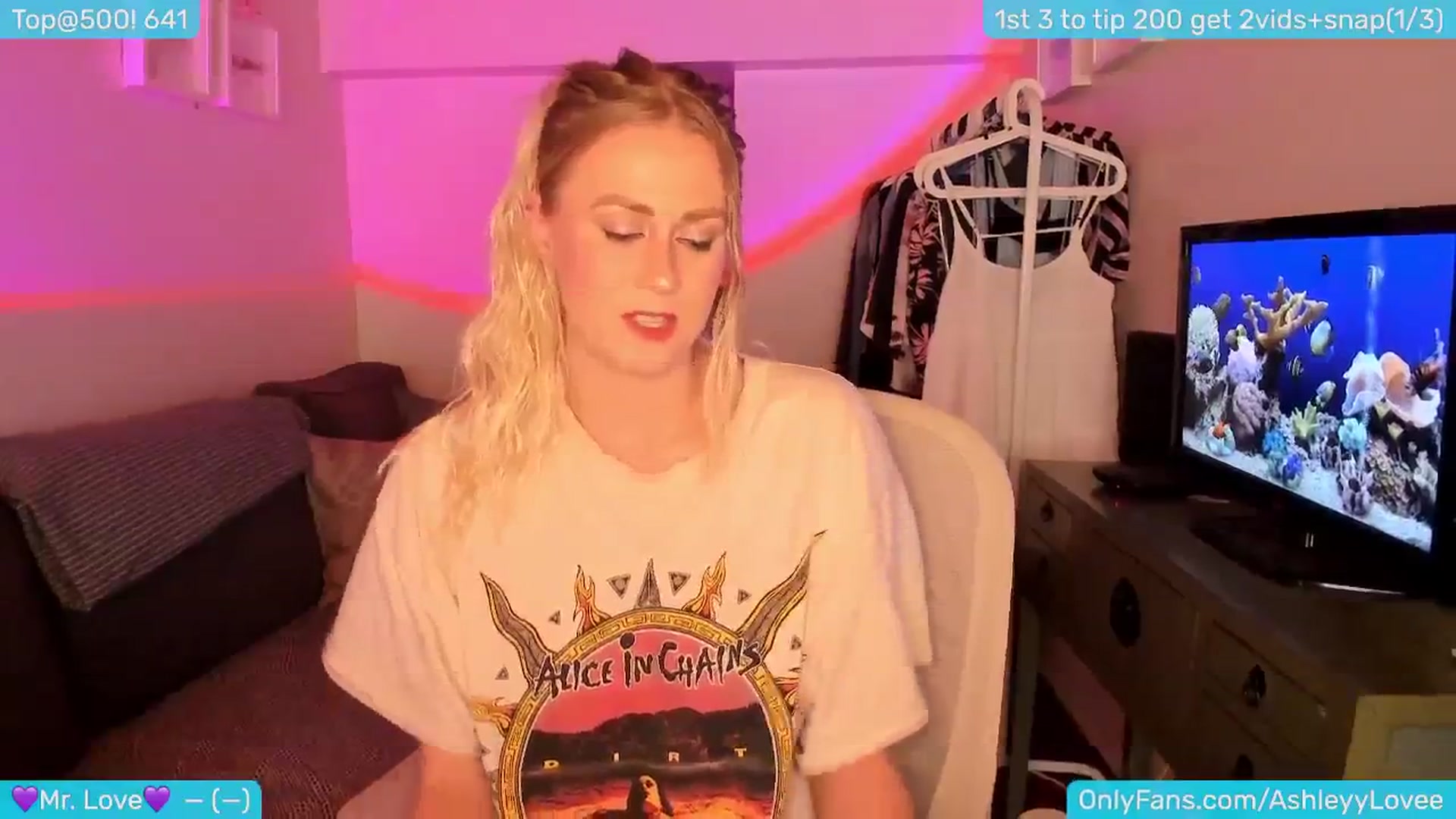 Gallery image thumbnail from AshleyLove's myfreecams stream on, 06/03/2024, 23:48 image 2 of 20