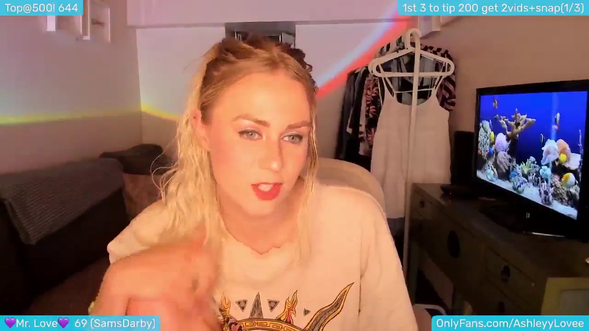 Gallery image thumbnail from AshleyLove's myfreecams stream on, 06/03/2024, 23:48 image 6 of 20