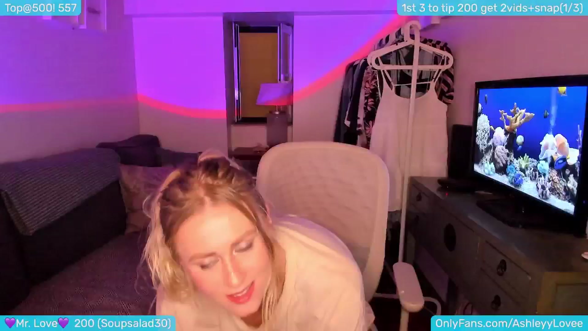 Gallery image thumbnail from AshleyLove's myfreecams stream on, 06/03/2024, 23:48 image 18 of 20
