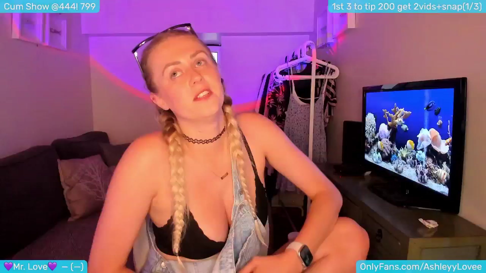 Gallery image thumbnail from AshleyLove's myfreecams stream on, 06/05/2024, 20:02 image 9 of 20