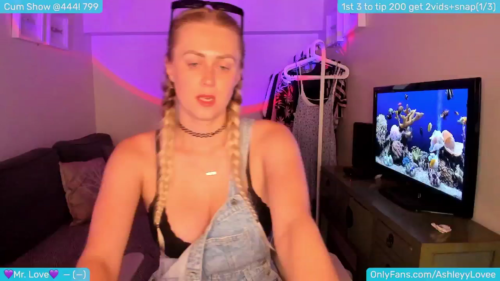 Gallery image thumbnail from AshleyLove's myfreecams stream on, 06/05/2024, 20:02 image 18 of 20