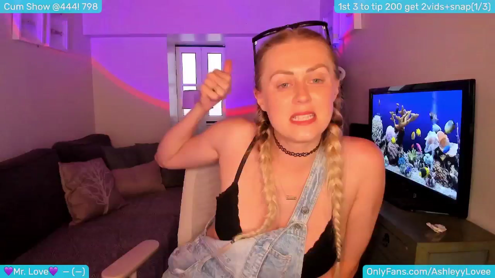 Gallery image thumbnail from AshleyLove's myfreecams stream on, 06/05/2024, 20:02 image 4 of 20