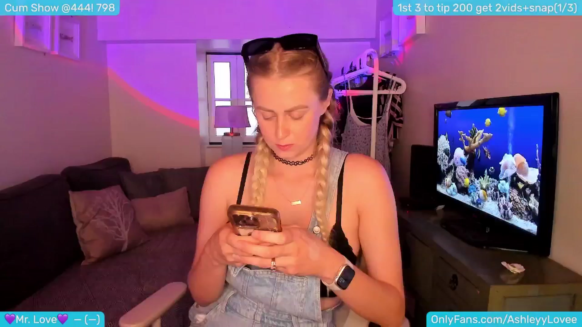 Gallery image thumbnail from AshleyLove's myfreecams stream on, 06/05/2024, 20:02 image 7 of 20