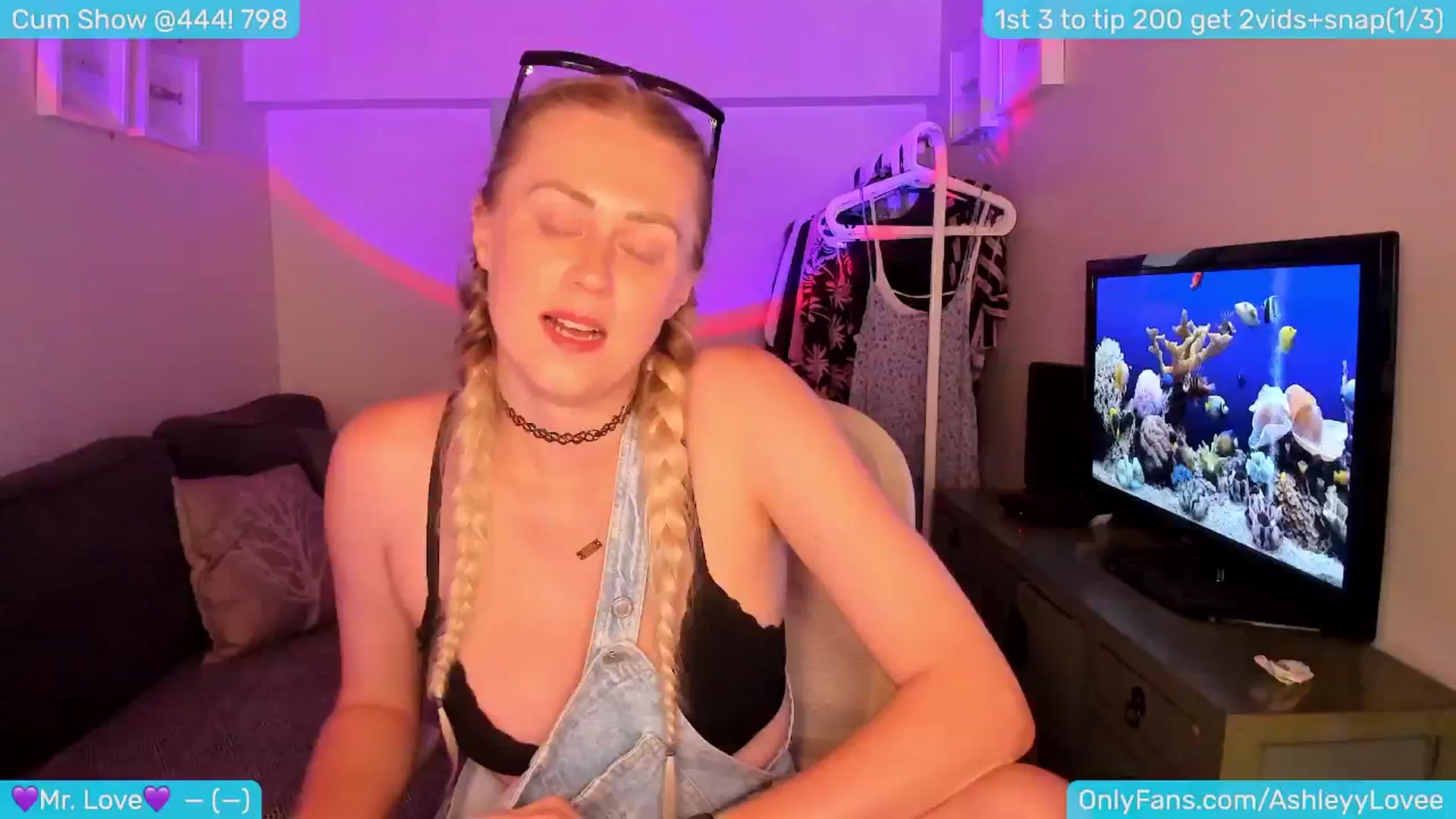 Gallery image thumbnail from AshleyLove's myfreecams stream on, 06/05/2024, 20:02 image 8 of 20