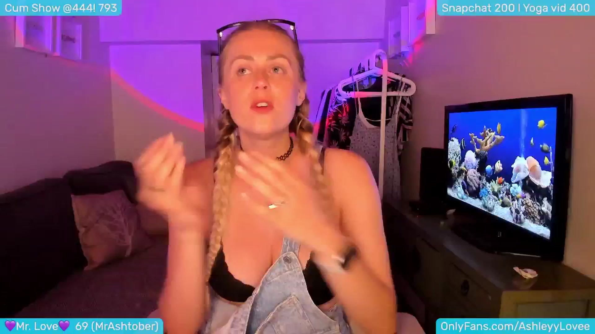 Gallery image thumbnail from AshleyLove's myfreecams stream on, 06/05/2024, 23:08 image 6 of 20