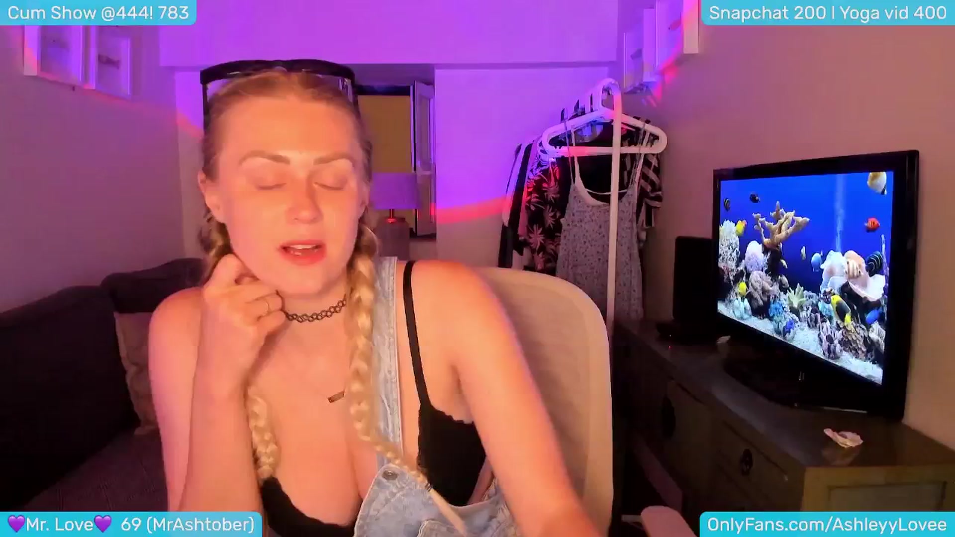 Gallery image thumbnail from AshleyLove's myfreecams stream on, 06/05/2024, 23:08 image 9 of 20