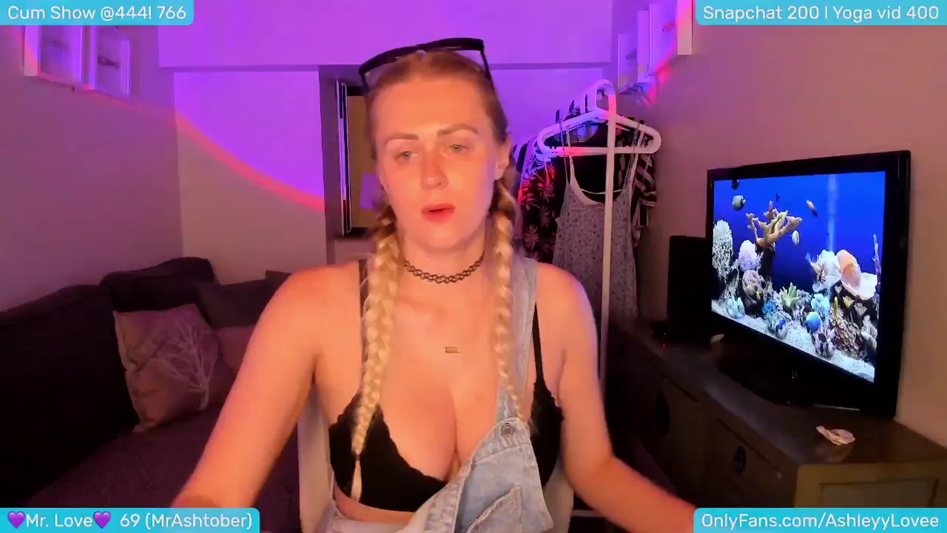 Gallery image thumbnail from AshleyLove's myfreecams stream on, 06/05/2024, 23:08 image 11 of 20
