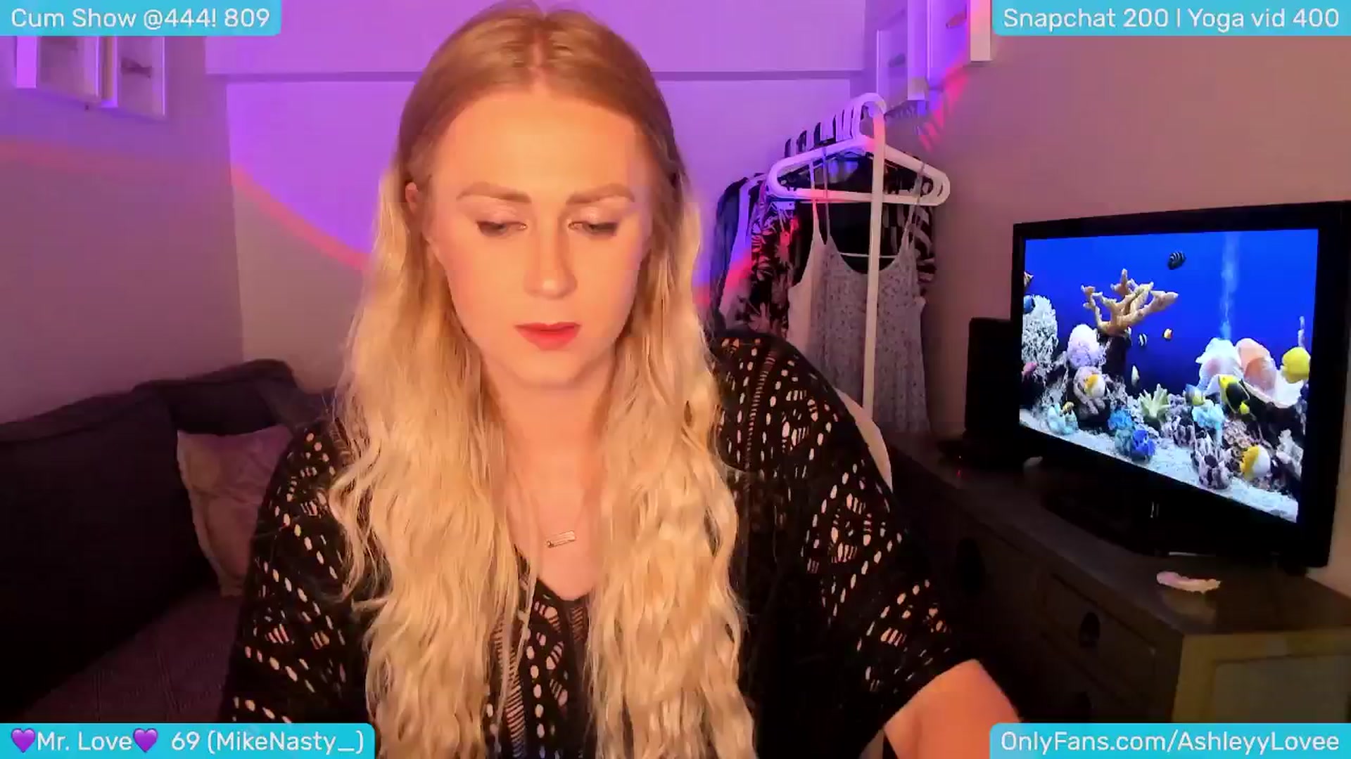 Gallery image thumbnail from AshleyLove's myfreecams stream on, 06/07/2024, 21:32 image 15 of 20
