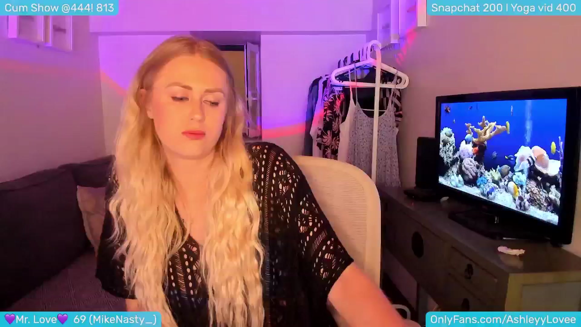 Gallery image thumbnail from AshleyLove's myfreecams stream on, 06/07/2024, 21:32 image 12 of 20